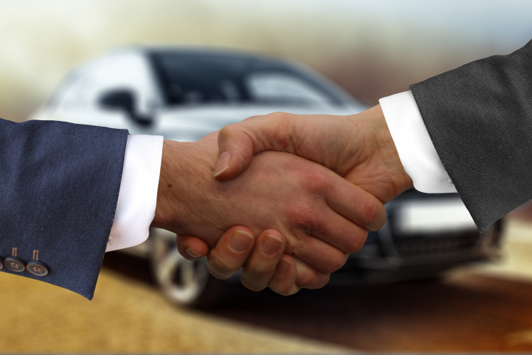 Das OLG Düsseldorf hat die Rückabwicklung eines Autokaufs angeordnet. Der VW Passat sei aufgrund der unzulässigen Abschaltautomatik mangelhaft.