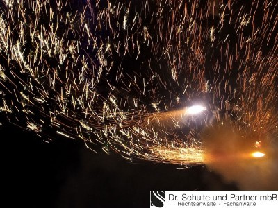 Recht des Silvesterkrachers: Zünden einer Neujahrsrakete mit schwerwiegenden Auswirkungen