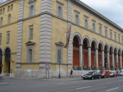 Verhandlungen mit Behörden (2) – Interaktionen von Politik, Verwaltung und Behörden 