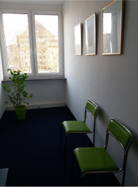 Vermietern von Wohnungen droht bei fehlenden Angaben (z.B. Energieausweis) in Wohnungsanzeige Abmahnung mit Schadensersatzforderung Mietrecht Vermieter Wohnungsanzeige Wohnungsinserat Wohnungsannonce Zeitungsanzeige Angaben Energieausweis Mietvertrag Flur Kanzlei