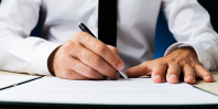 Kein Anspruch für Arbeitnehmer auf übliche Schlussformel in Arbeitszeugnis Kein Anspruch für Arbeitnehmer auf übliche Schlussformel in Arbeitszeugnis