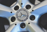 Die Daimler AG steckt tief im Sumpf des Diesel-Abgasskandals. Die Daimler AG steckt tief im Sumpf des Diesel-Abgasskandals.