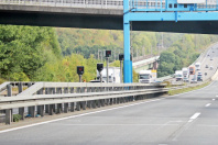Betroffener Blitzer des Typs Traffi Star S350 auf einer Autobahn Betroffener Blitzer des Typs Traffi Star S350 auf einer Autobahn